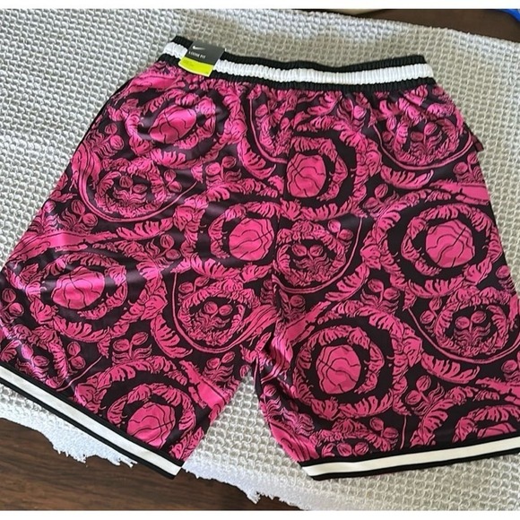 Shorts - Picture 2 of 7